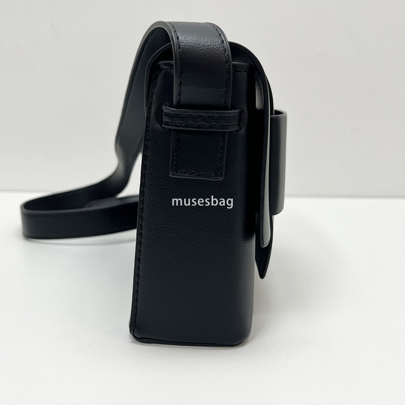 New niche fashion shoulder bag casual versatile shoulder bag Korean version simple soft leather woven bag wholesale