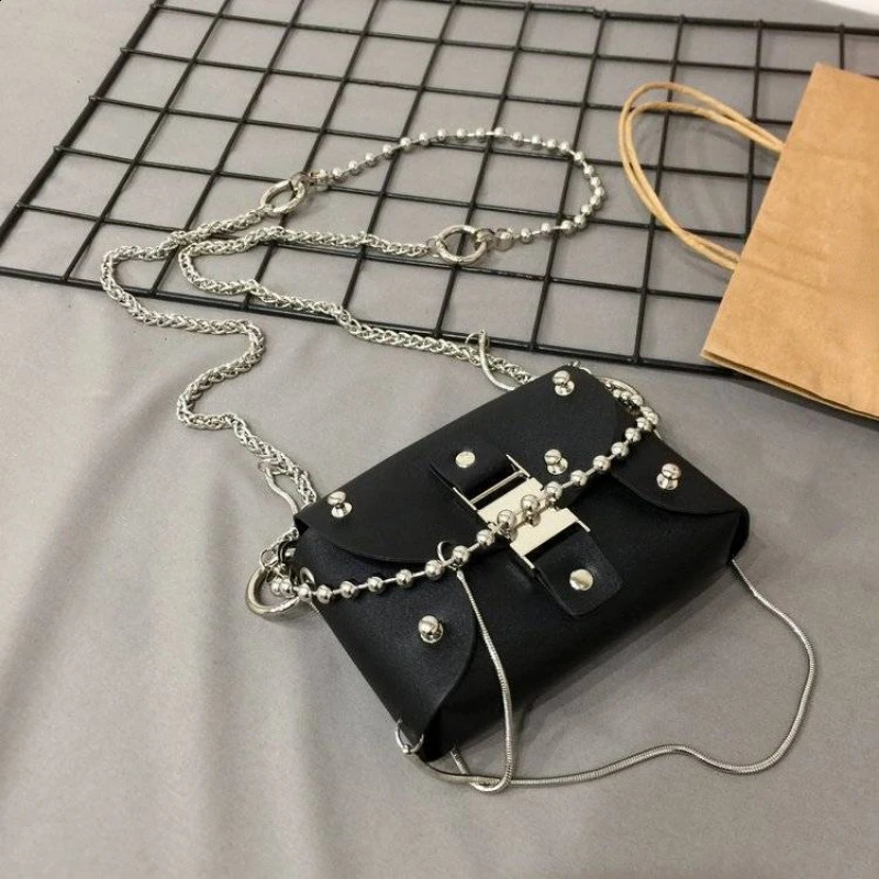 Vintage Y2k Aesthetic Punk Shoulder Crossbody Bag Fashion Gothic Rivet Chain Handbags Women Streetwear Trendy Mini Square Bags 240802