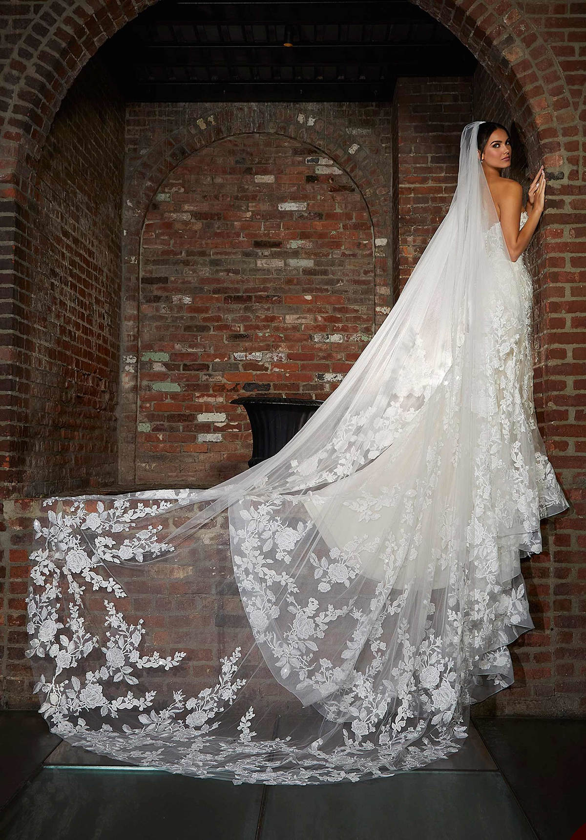 Illusion Wedding Veil Appliques Lace One Layer Long Cathedral Length Veils Applique Edge Velo De Cabeza High Quality Custom Made