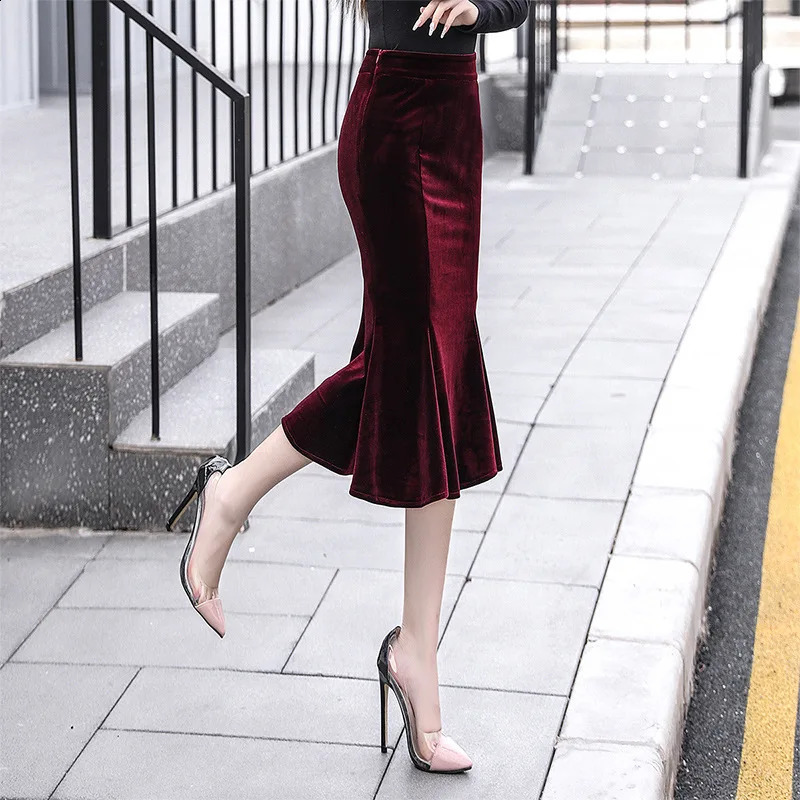 Autumn Vintage Velvet Black Maxi Long Mermaid Skirt Fashion Women Elegant Velour Skirts With Belt 240802