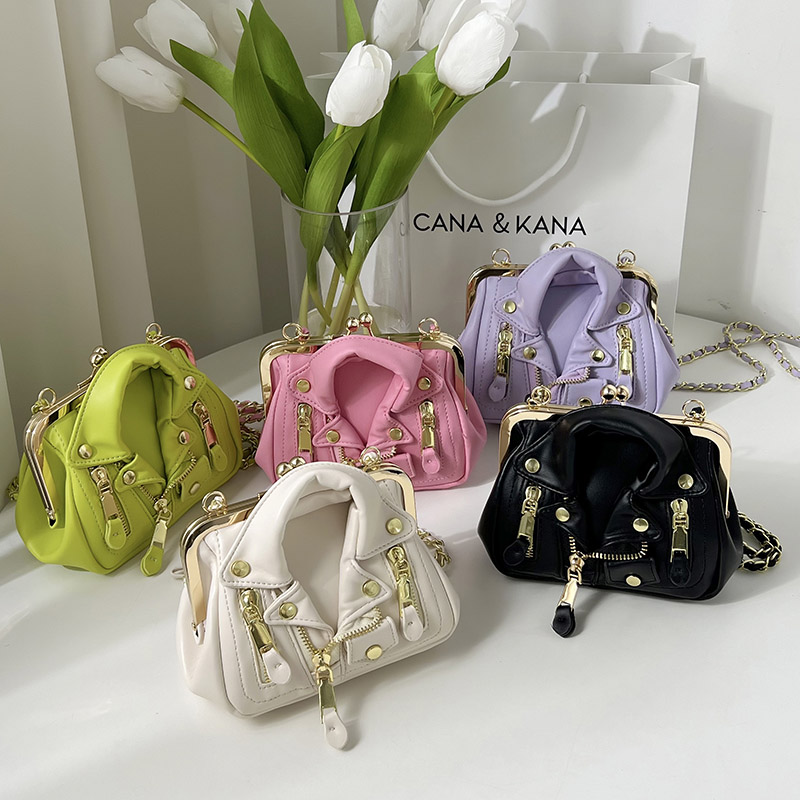 Luxury Women's Bag Quality Leather Rivet Clip Crossbody Bag and Purses Fashion Clothes Shape Lady Shoulder Bags Designer Handbag