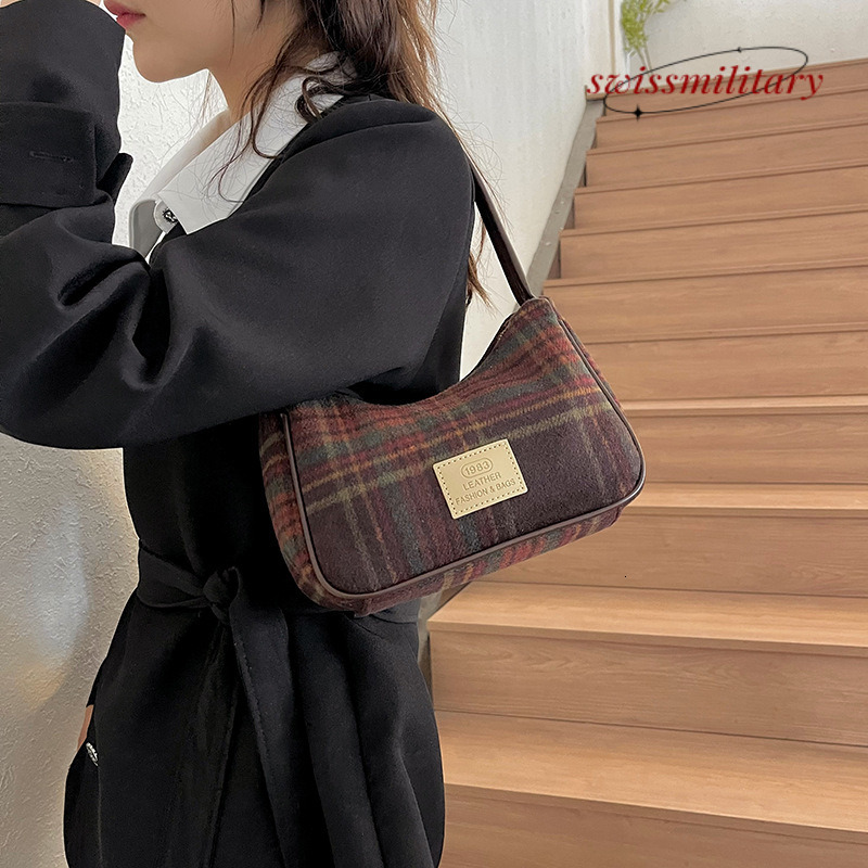 2024 Spring Crowd Design Woven Small Women's New Popular One Shoulder Underarm Super Hot Handheld Bag H7.18#26