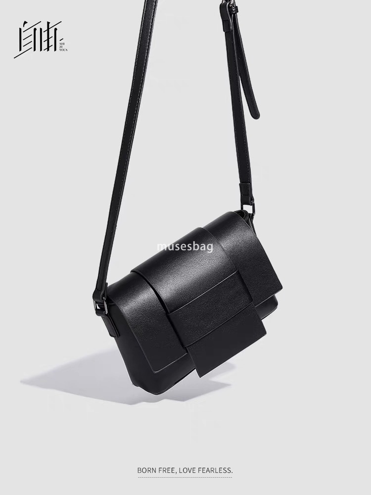 New niche fashion shoulder bag casual versatile shoulder bag Korean version simple soft leather woven bag wholesale