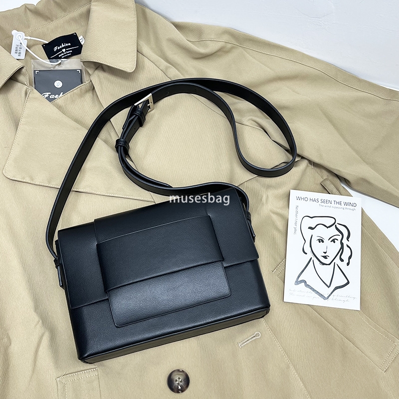 New niche fashion shoulder bag casual versatile shoulder bag Korean version simple soft leather woven bag wholesale