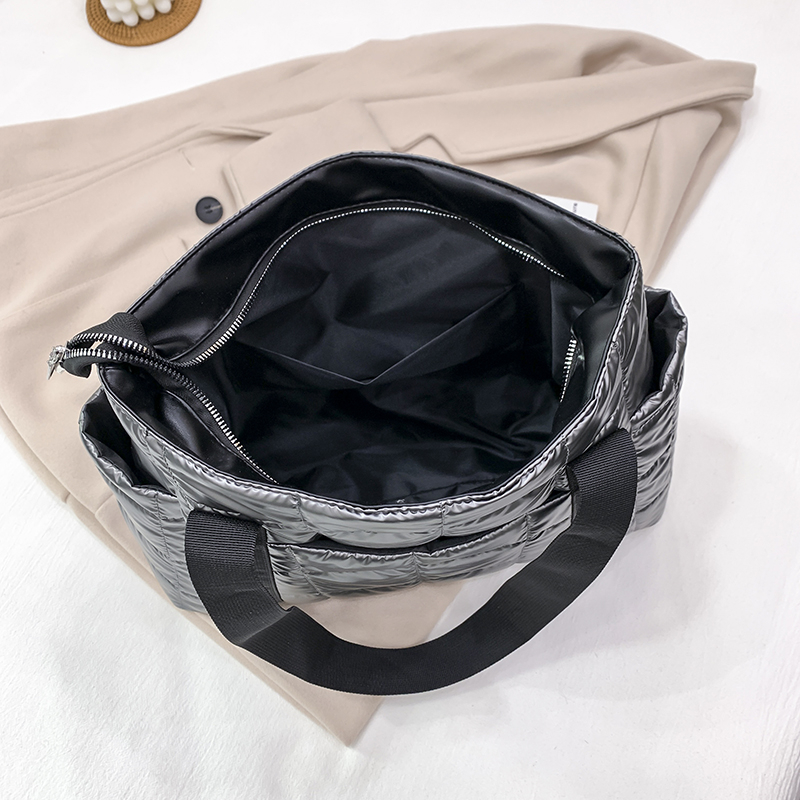 Winter New Women's Shoulder Bag Leisure Car Sewn Down Bag Shopping Bag Women's Bag