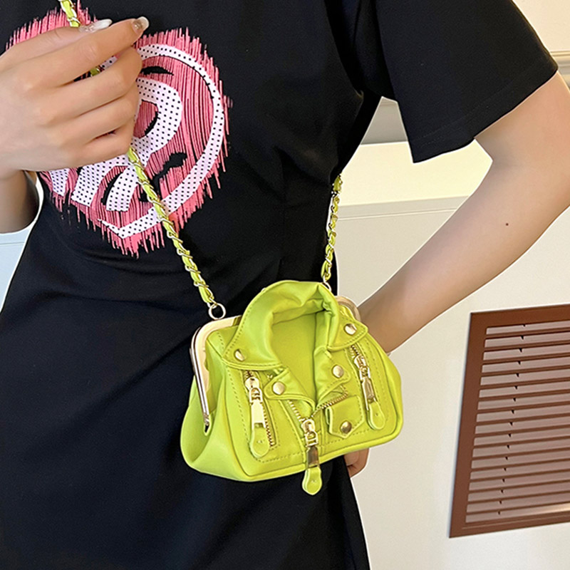 Luxury Women's Bag Quality Leather Rivet Clip Crossbody Bag and Purses Fashion Clothes Shape Lady Shoulder Bags Designer Handbag