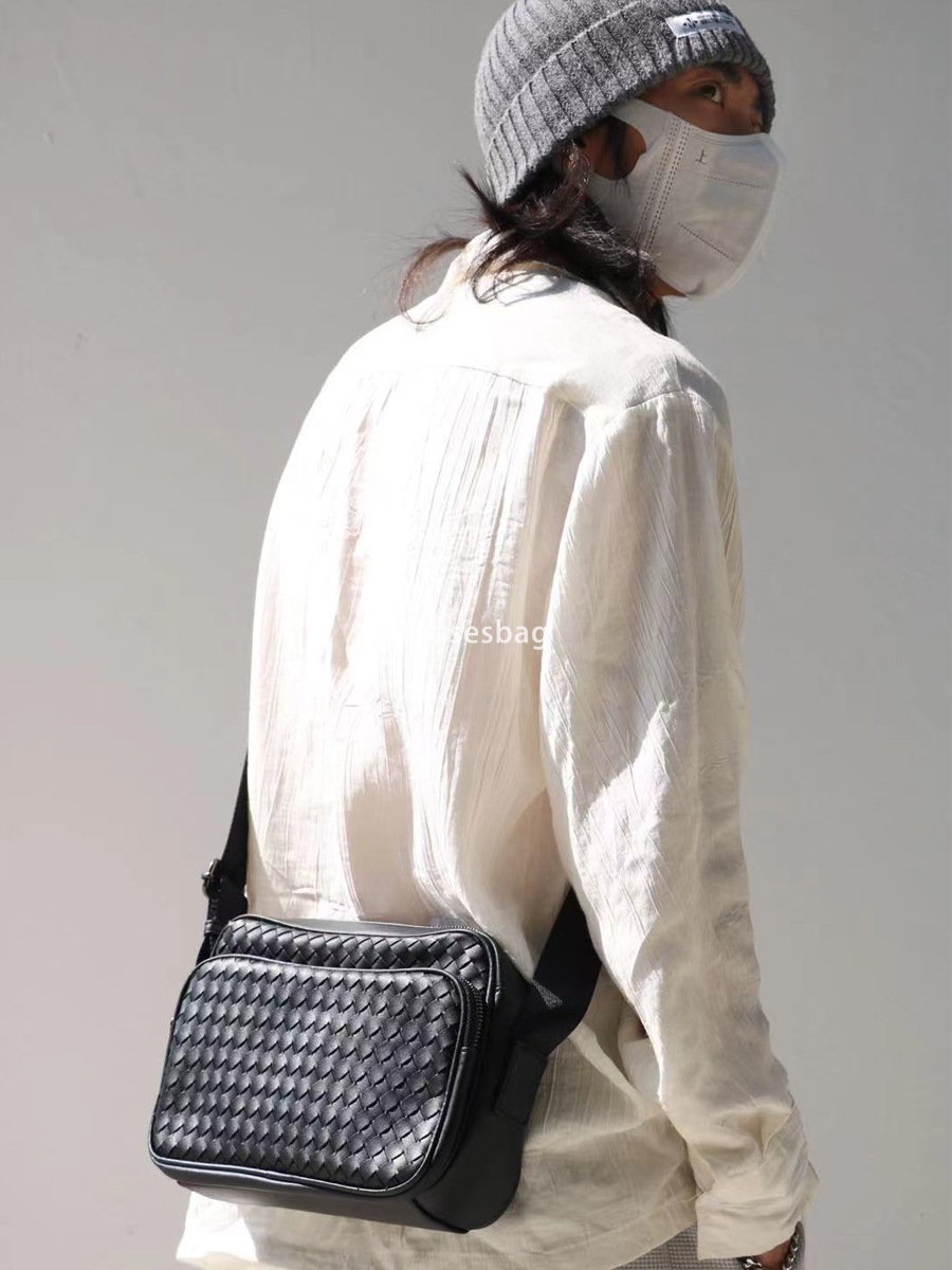 Street men's Korean version horizontal shoulder bag trendy men's couple diagonal cross bag woven small square bag back trendy brand men'