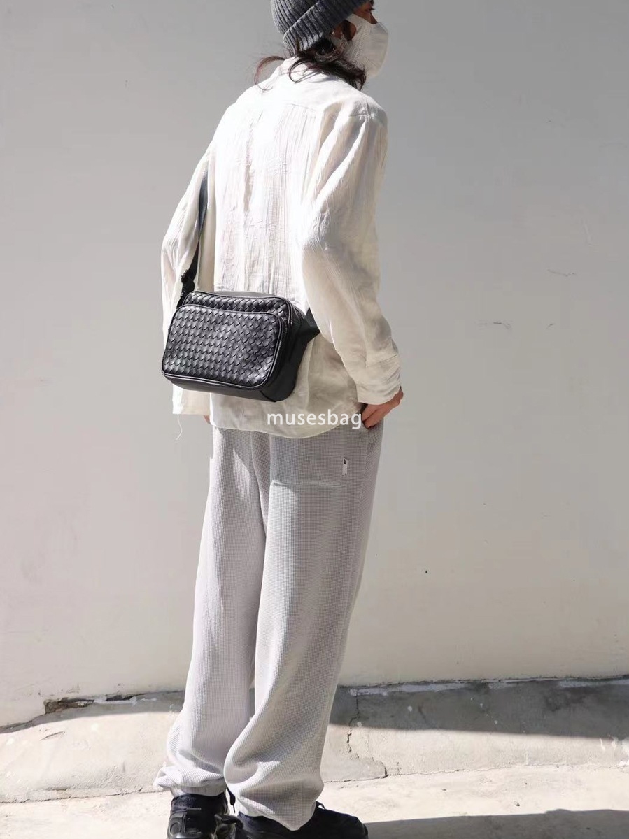 Street men's Korean version horizontal shoulder bag trendy men's couple diagonal cross bag woven small square bag back trendy brand men'