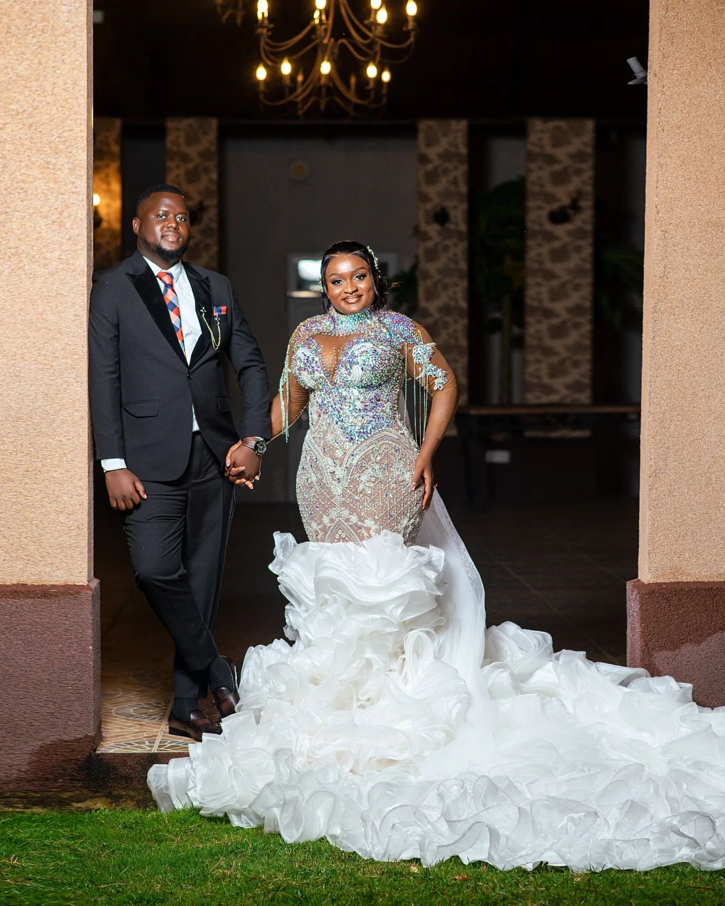 2024 Arabic Aso Ebi Plus Size Illusion Ivory Mermaid Wedding Dresses Beaded Crystals Lace Full Sleeves Vintage Bridal Gowns Dress ZJ025