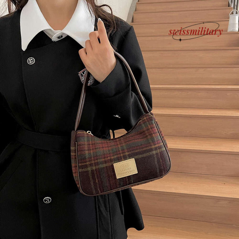 2024 Spring Crowd Design Woven Small Women's New Popular One Shoulder Underarm Super Hot Handheld Bag H7.18#26