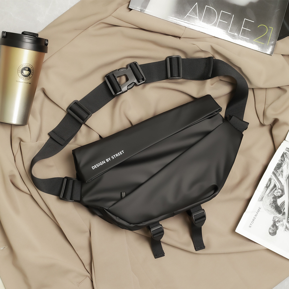New trendy men's motorcycle crossbody bag waterproof iPad multifunctional chest bag super cool crossbody bag