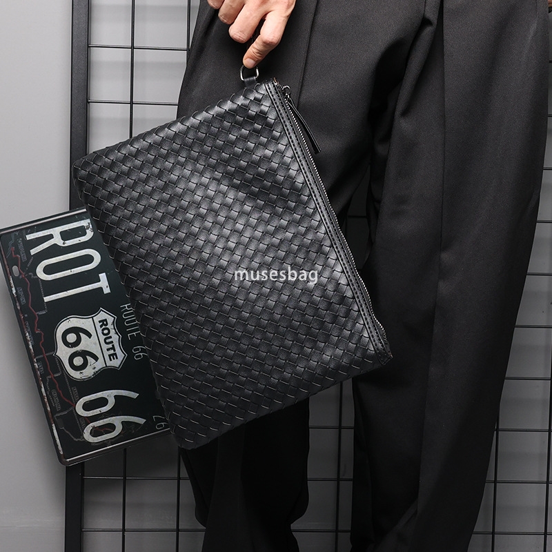 Spot wholesale men's and women's universal hand-held bags hand woven envelope bags horizontal PU hand-held bags manufacturer wholesale
