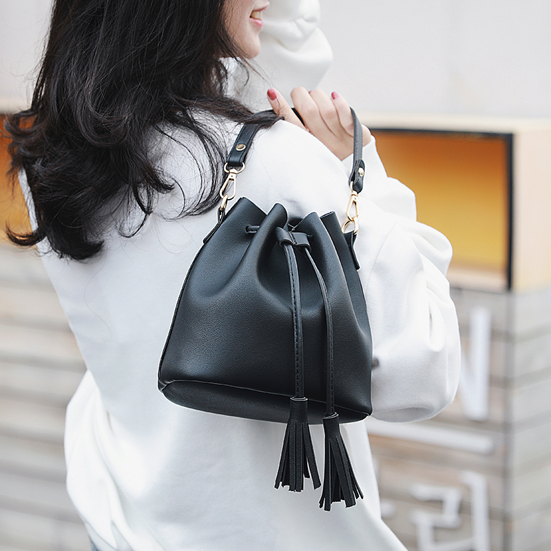 Fashion personality tassel bucket bag handbag simple and versatile shoulder slung bag