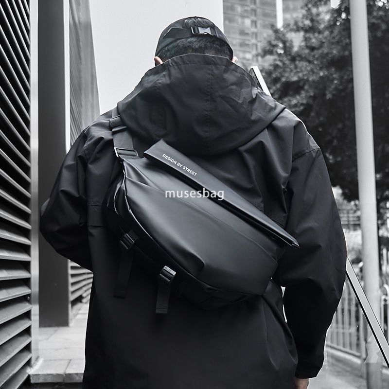 New trendy men's motorcycle crossbody bag waterproof iPad multifunctional chest bag super cool crossbody bag