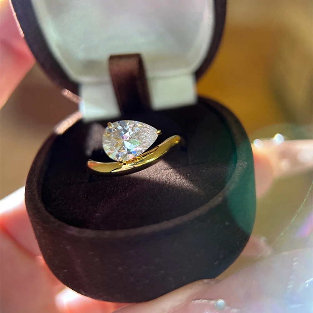 Vinregem 7*11 MM 2 CT Pear Cut Lab Created Sapphire Gemstone Ring For Women 18K Gold Plated 925 Sterling Silver Fine Jewelry 240802 - view 6