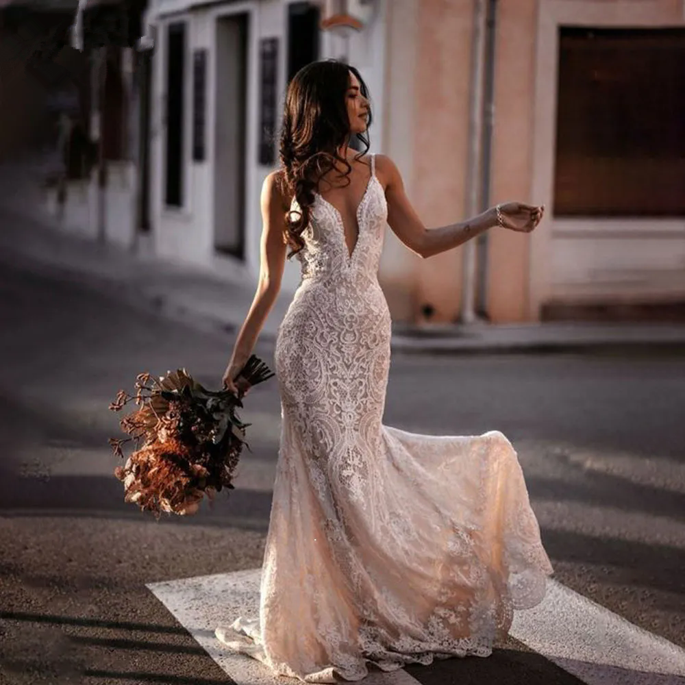 Spaghetti Strap V Neck Wedding Dress Appliques Lace Wedding Gown Mermaid Sexy Bridal Dress Custom Size Charming Bridal Gown