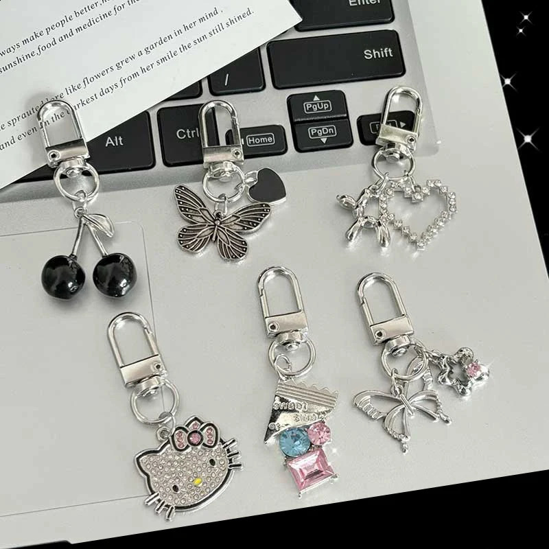 Y2K Silver Color Metal Butterfly Keychain Sweet Cool Cherry Keyring s Fashion Bag Pendant Backpack Hanging Decoration 240802