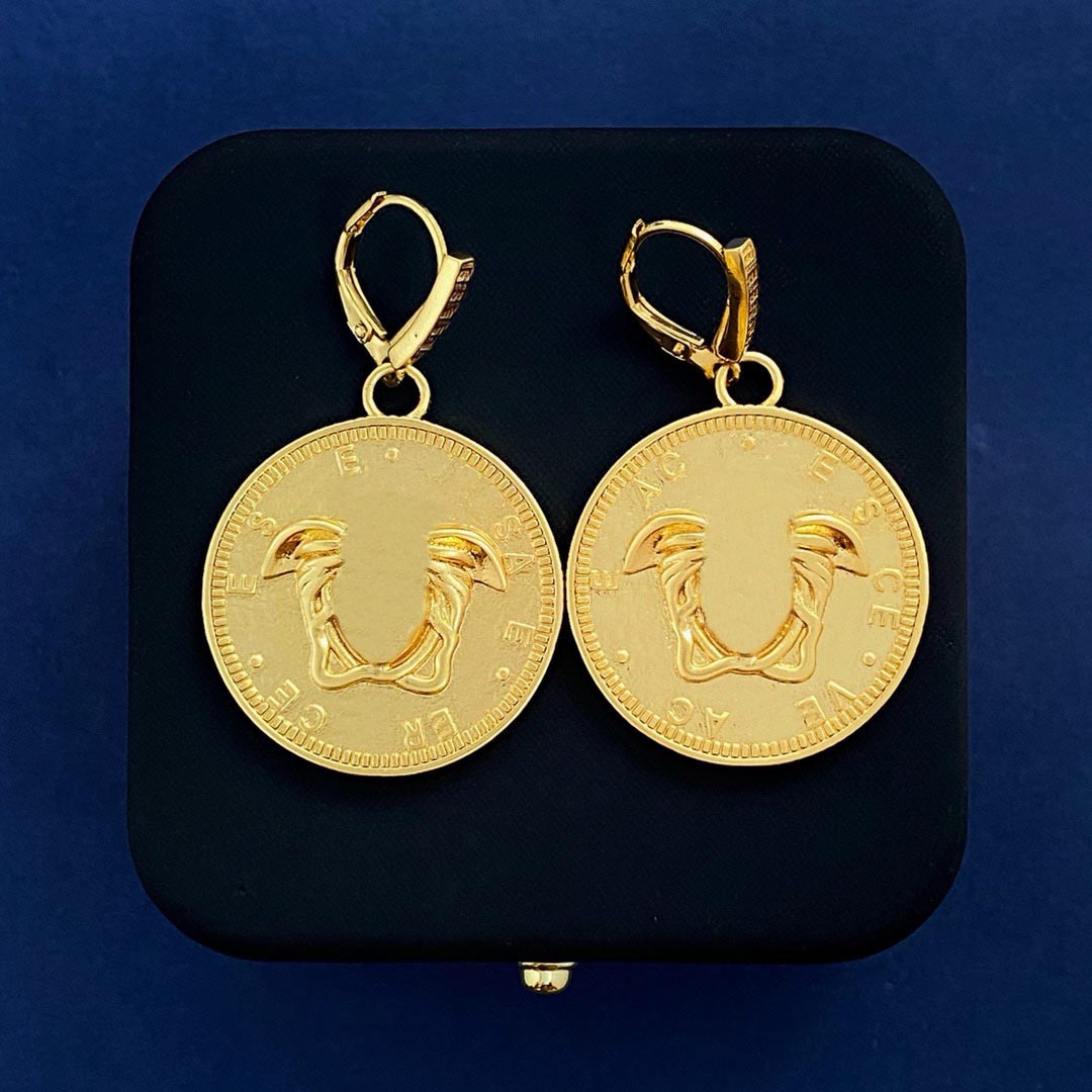 Designer earrings High Quality brass material Classic Myth engraved portrait Interlocking texture with stamp 14K gold pendant earrings for ladies wedding