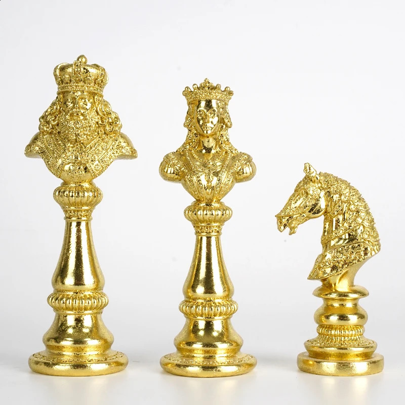 Resin Handicraft Chess Golden King Abstract Portrait Sculpture Piece Decorative Figurines Room Decoration Accessories 240804
