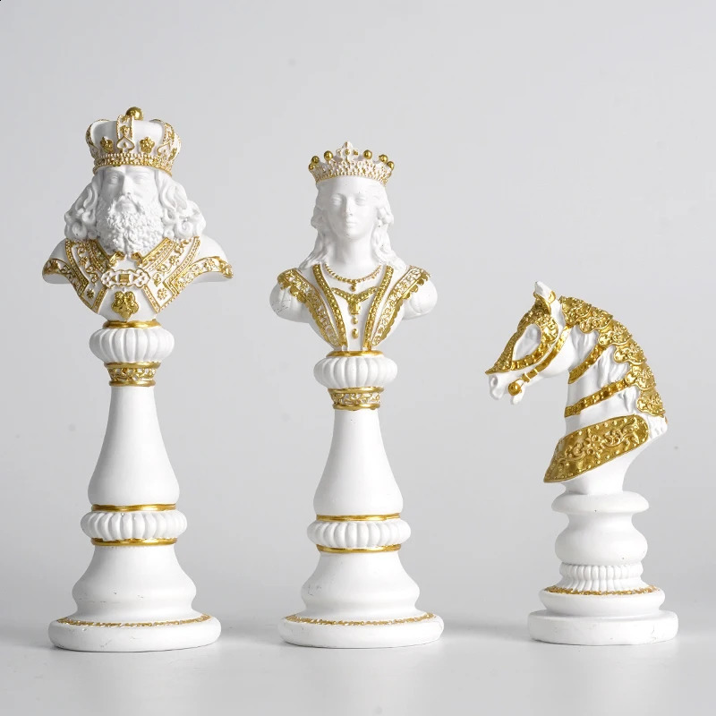 Resin Handicraft Chess Golden King Abstract Portrait Sculpture Piece Decorative Figurines Room Decoration Accessories 240804