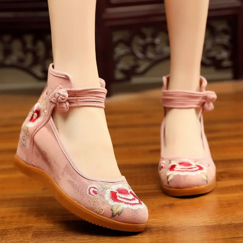 Chinese style womens canvas hidden platform shoe flower embroidery retro womens casual shoulder strap shoes KJM89 240802