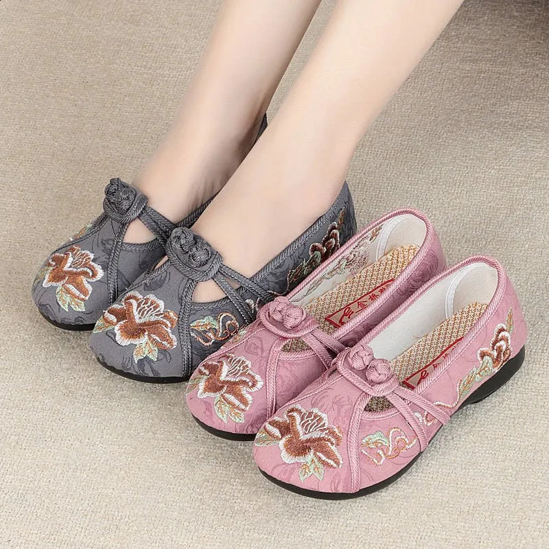 Veowalk Retro Traditional Style Womens Soft Roller Coaster Spring and Autumn Smooth Cotton Fabric Flat Bottom Comfortable Chinese Embroidery Shoes 240