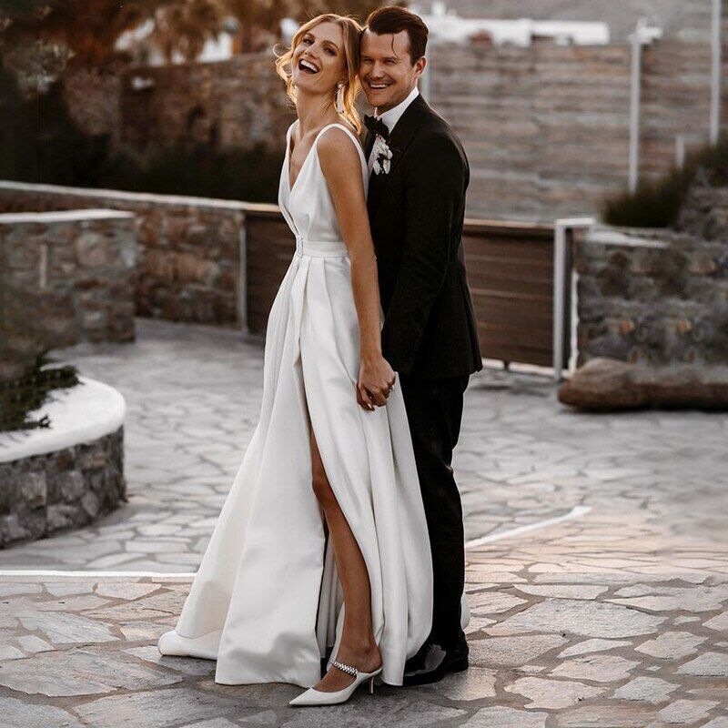 V Neck A Line White Wedding Dresses Wide Straps Backless Beach Satin Brial Gowns Vestidos de Novia Designer Bridal Dress