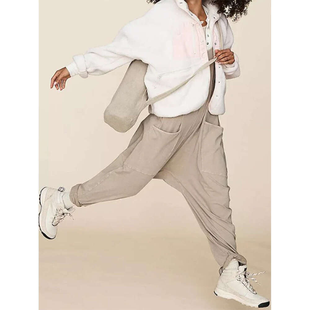 Womens Jeans Pants 2024 Womens Zipper Pocket Sling Bodysuit Strap Pants Breathable Simplicity College Style Straight Tube Sport Gold Velvet Pants