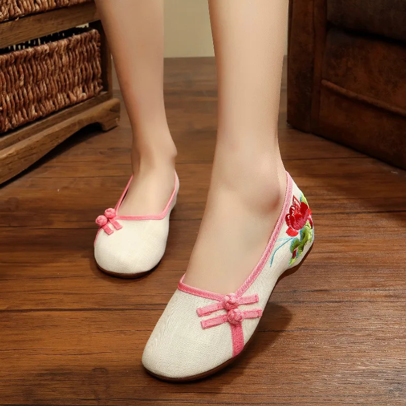 Casual womens cotton fabric embossed and sliding on ballet flat retro Chinese style womens soft and comfortable ballet shoes 240802