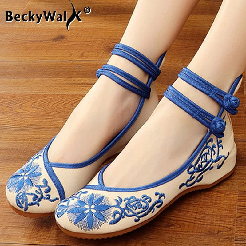 Sun Flower Cloth Shoes National Style Blue and White Porcelain Embroidery Enhanced Ancient Han Fu Style with WSH2291 Shoes 240802