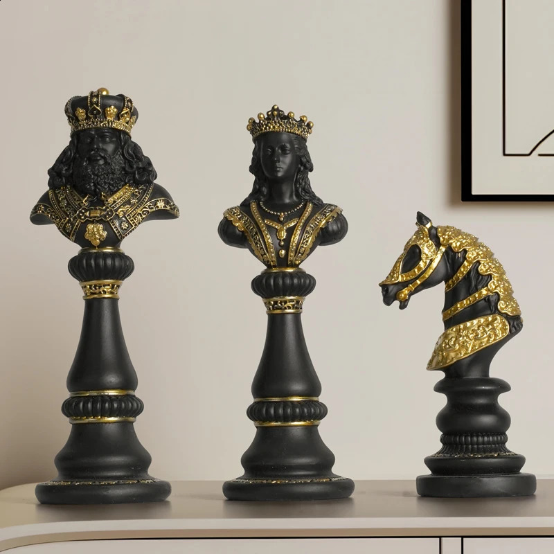 Resin Handicraft Chess Golden King Abstract Portrait Sculpture Piece Decorative Figurines Room Decoration Accessories 240804