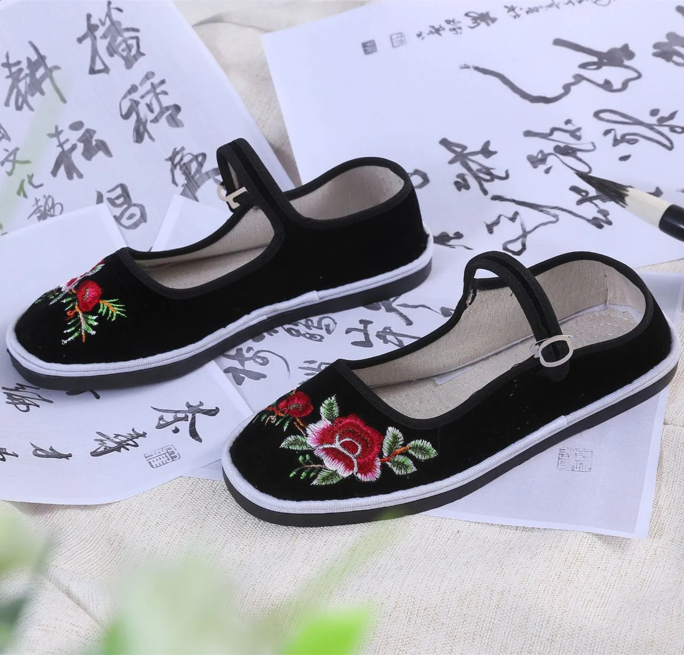 Chinese style clothing womens canvas shoes embroidered flower shoes womens flat shoes hibiscus square dance shoes ST350 240802