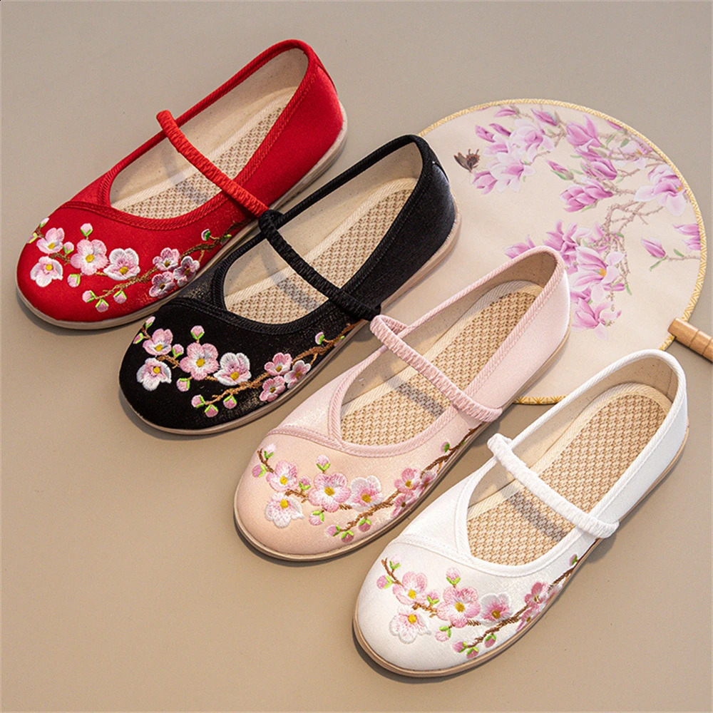 1 pair of antique clothing shoes for women Han Fu retro embroidery apartment for girls Chinese ethnic style breathable and non slip shoes gift 240802