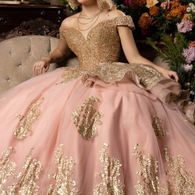 Pink Off The Shoulder Quinceanera Dresses Ball Gown Gold Sequined Appliques Lace Pleat Tull Corset Sweet 16 Vestido 15 De