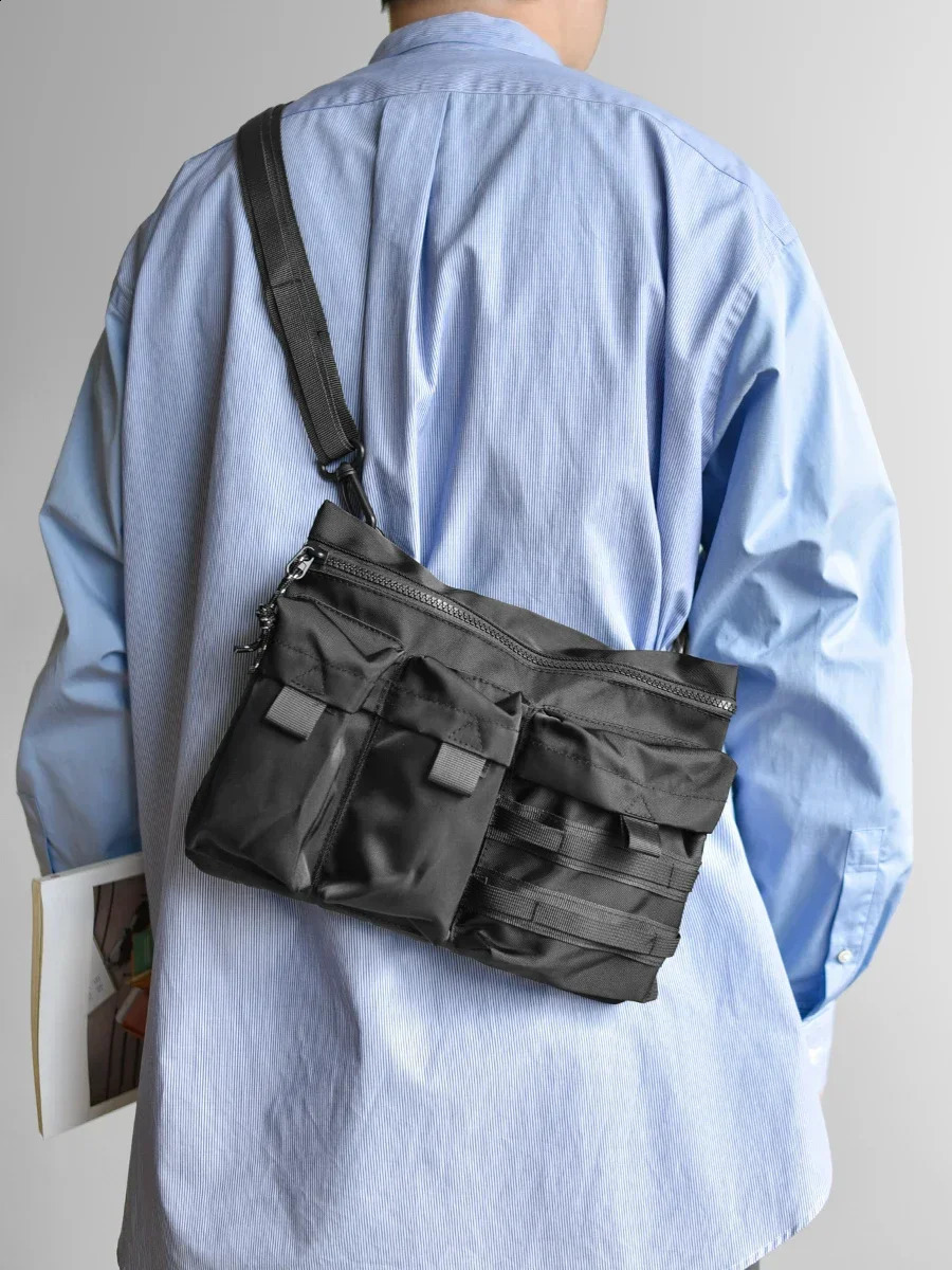 Causal Black Zipper Men Shoulder Bag Waterproof Nylon Phone Cross Man Bag Travel Sling Mens Bag Fanny Packs for Men 240802