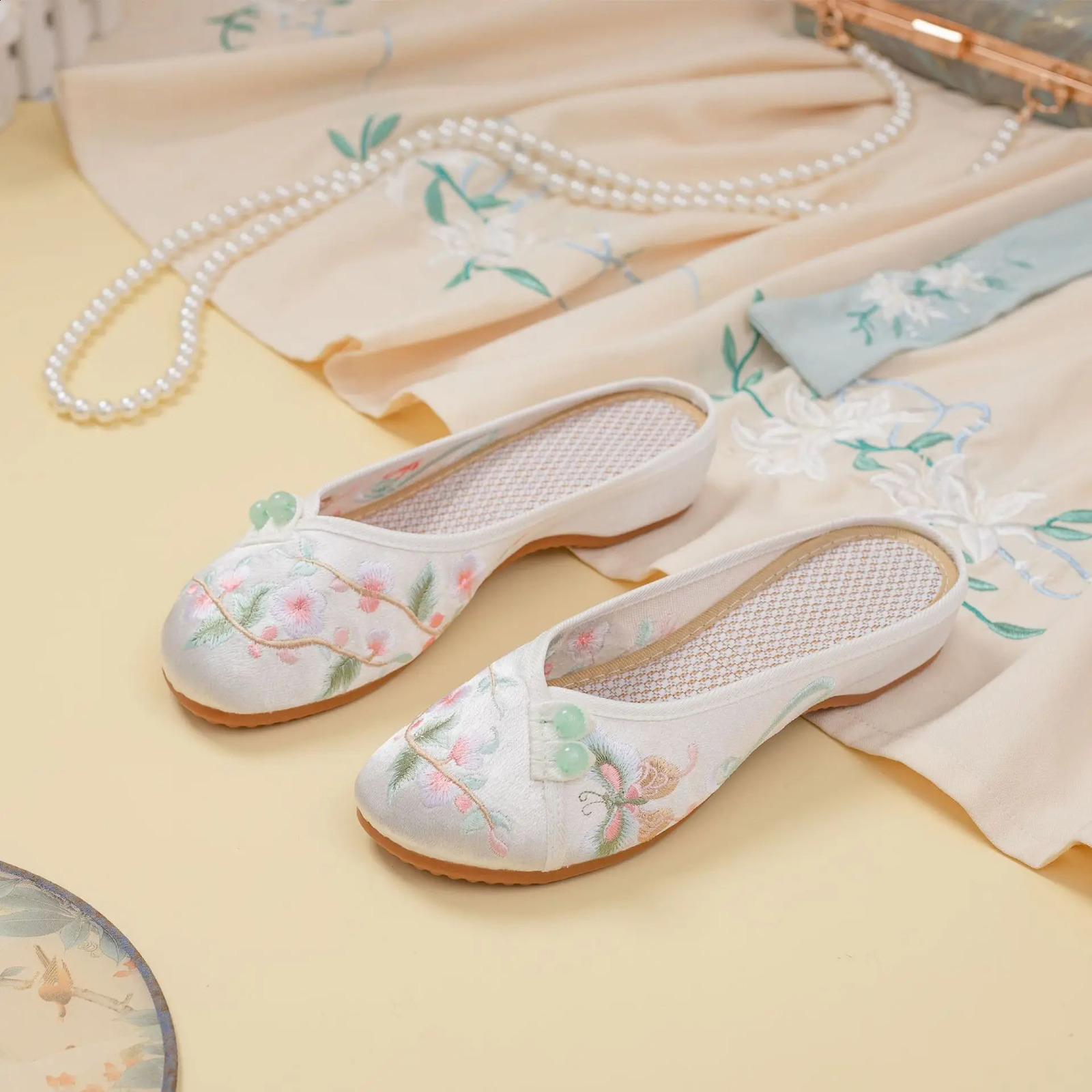 Chinese style summer embroidered satin slippers retro sandals cheongsam ancient womens shoes 240802