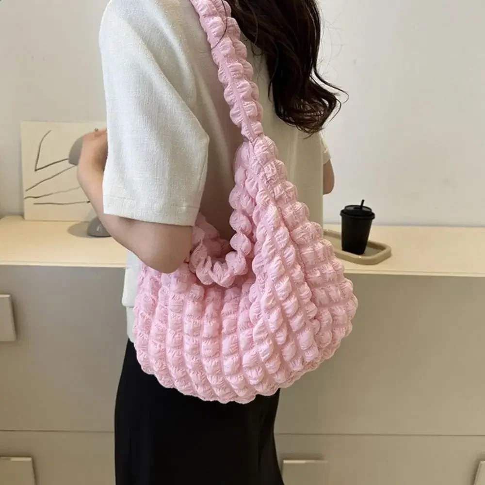 Bean bag soft texture large capacity womens shoulder commuting leisure puffs cloud Japan and South Korea fold 240805