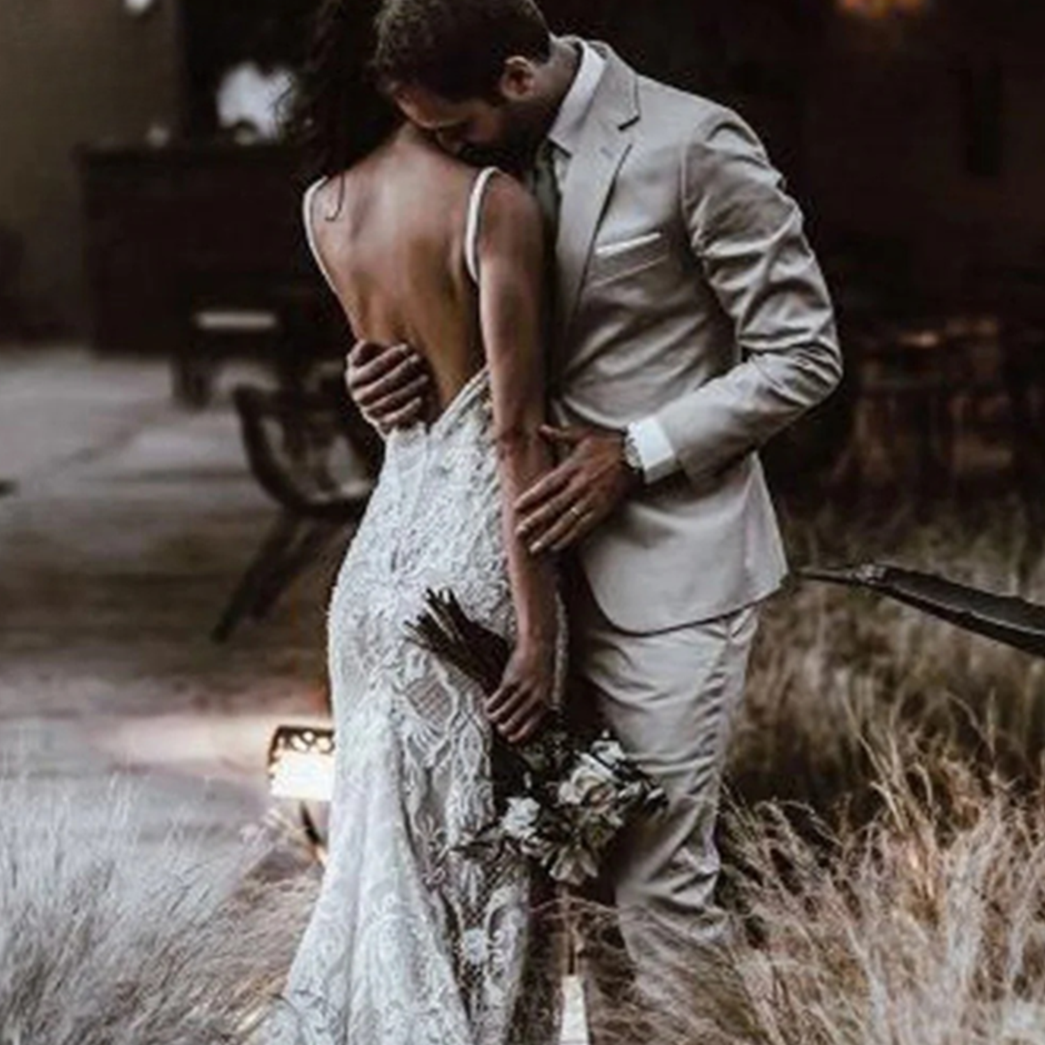 Luxury Dubai Arabic Mermaid Wedding Dresses Spaghetti Straps V Neck Bridal Gowns Backless Sweep Train Sweep Train Lace Brides Wear