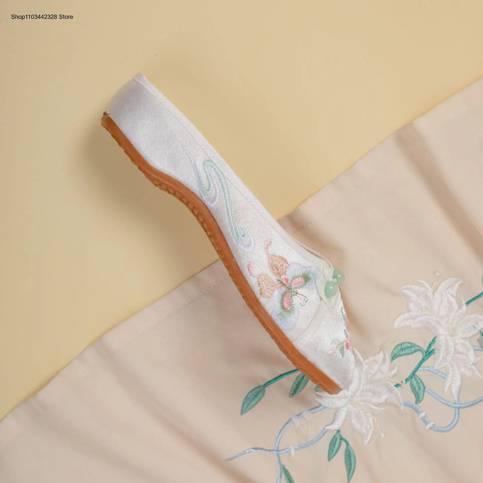 Chinese style summer embroidered satin slippers retro sandals cheongsam ancient womens shoes 240802