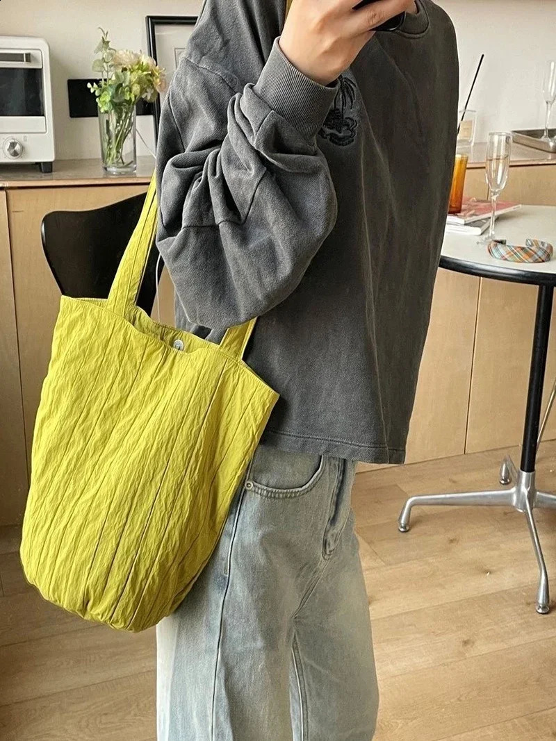 Korean stripe and fold texture bucket bag niche allinone large capacity spring summer commute long thin belt shoulder 240805