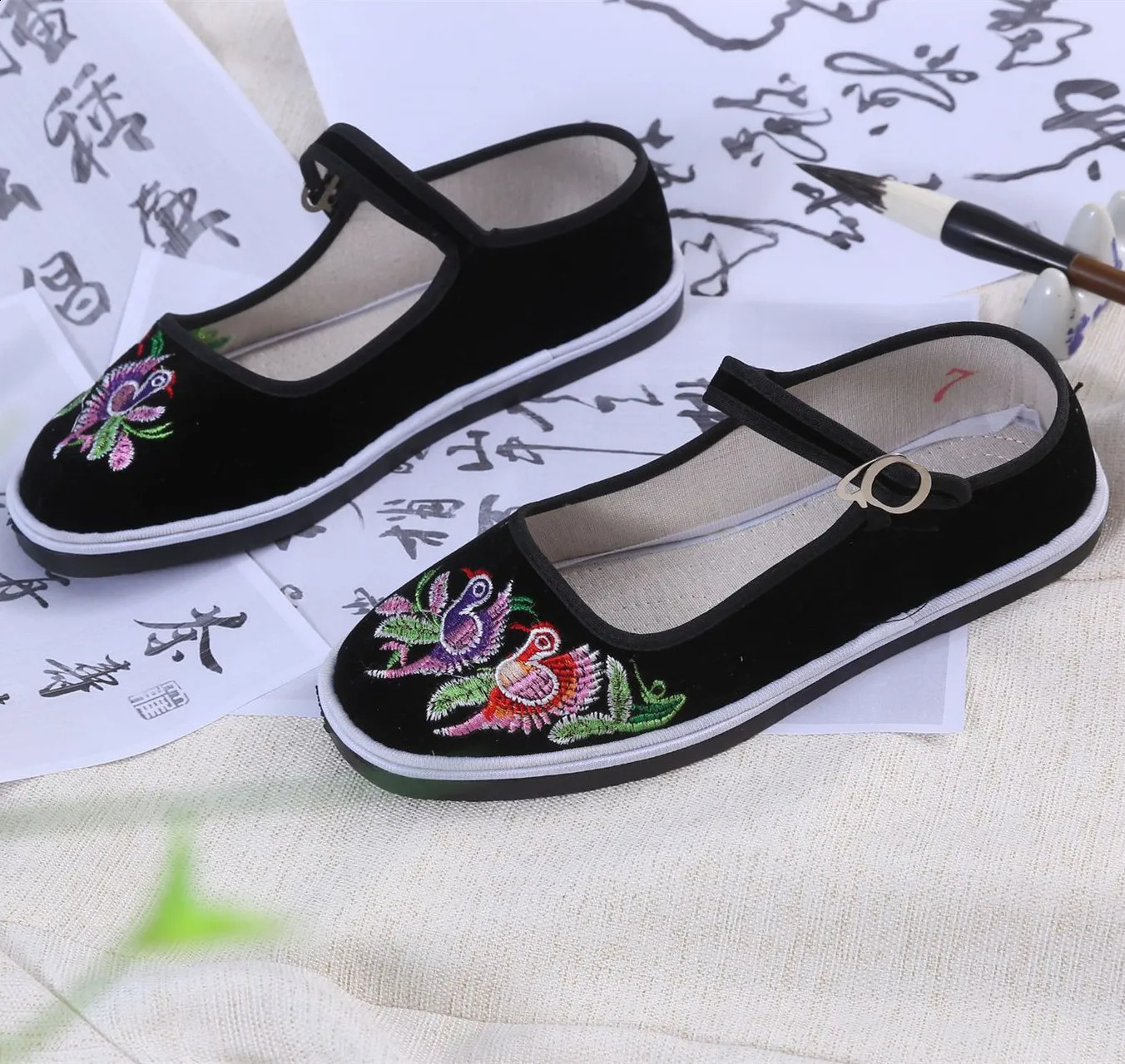 Chinese style clothing womens canvas shoes embroidered flower shoes womens flat shoes hibiscus square dance shoes ST350 240802