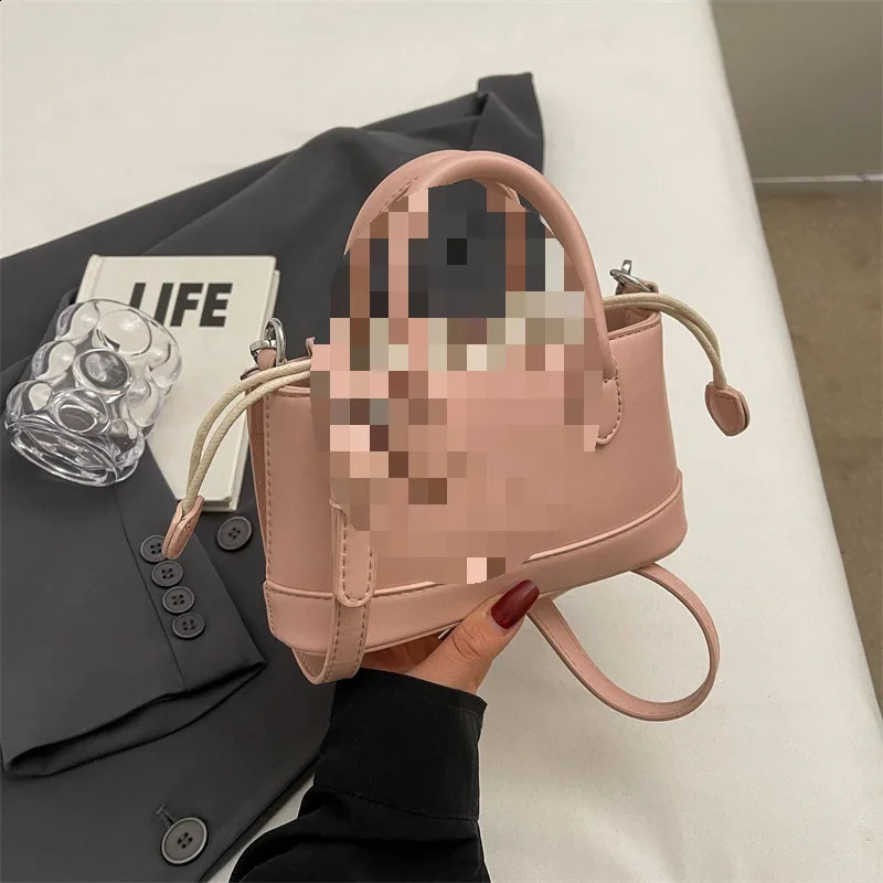 Fashion Bucket Womens Handbag 2024 Summer Simple Casual Shoulder Bag Korean Edition Cross Body Bag 240805