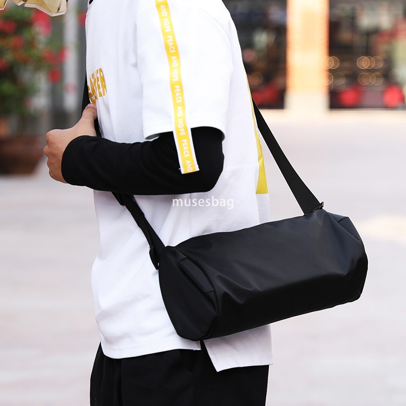 New men's shoulder bag street hip hop style simple sports waterproof crossbody bag fashionable men and women round bucket bag small bag