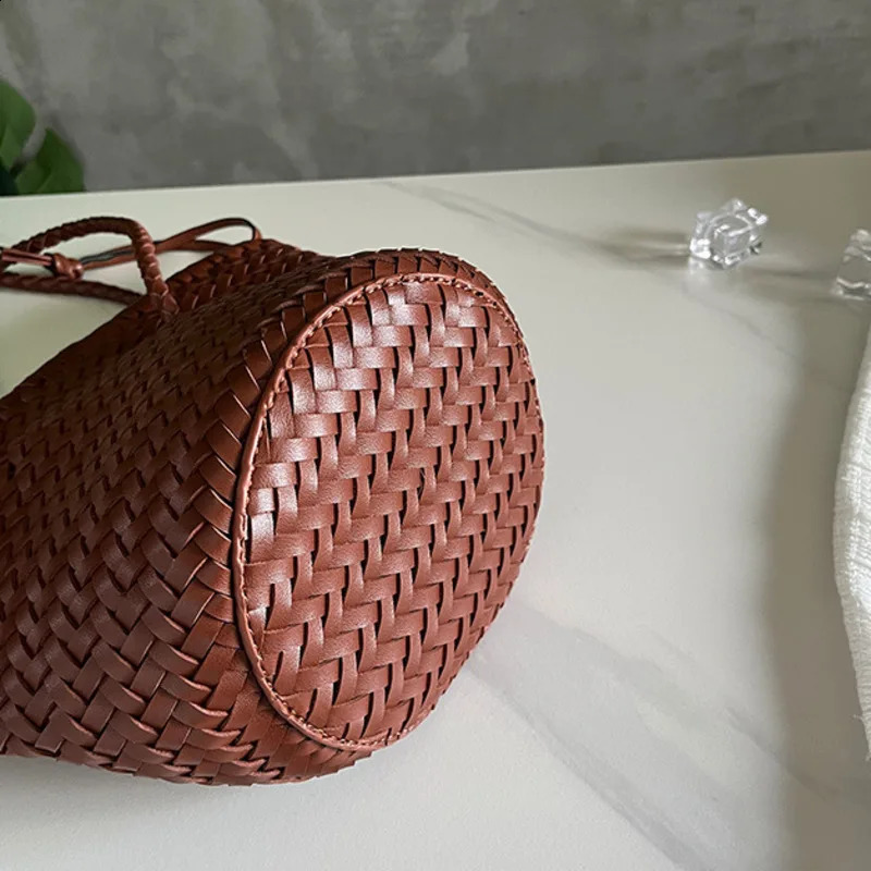 Summer One Shoulder Brown Woven Bag Women Seaside Sle Retro Premium Genuine Leather Vegetable Basket 240802