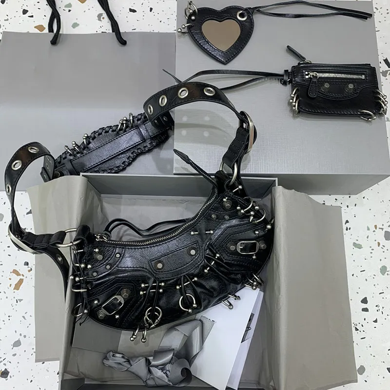 Women Shoulder Bag Designer Bag Hobo Bag Luxury Handbag Locomotive Bags Top Mirror Quality Leather Braided Pad Smooth Calfskin With Buckles Heart Mirror Purse Hobos