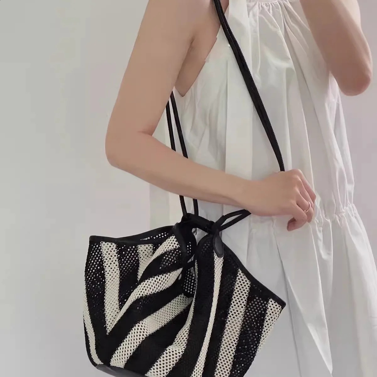 Beach Womens Woven Handbags Bohemian Hollow Crossbody Bags for Women Vacation Travel Shoulder Bag Mesh Basket Bag 2024 Tote 240822