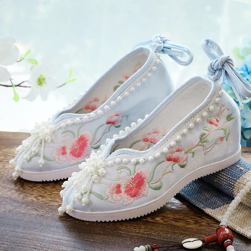 Womens Traditional Chinese Hanbok Boots Embroidered Cloth Shoes Wedding Bride Old Beijing Retro Short Boots 240802