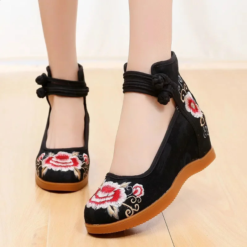 Chinese style womens canvas hidden platform shoe flower embroidery retro womens casual shoulder strap shoes KJM89 240802