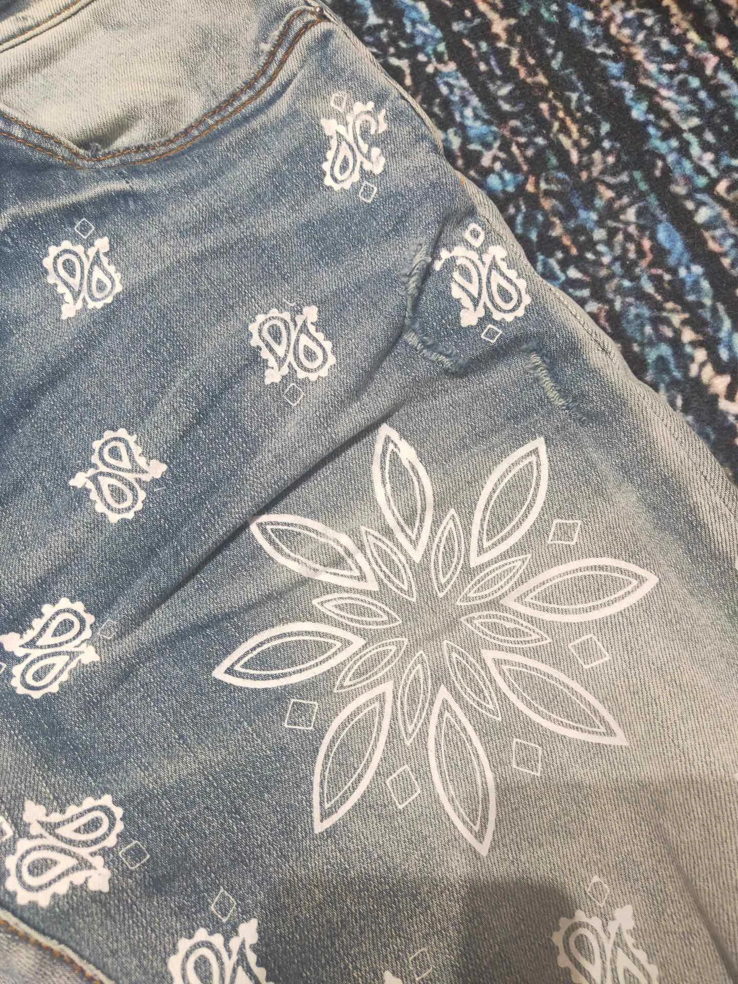 Discounted men paisley prints distressed lt blue jeans no stone 240805