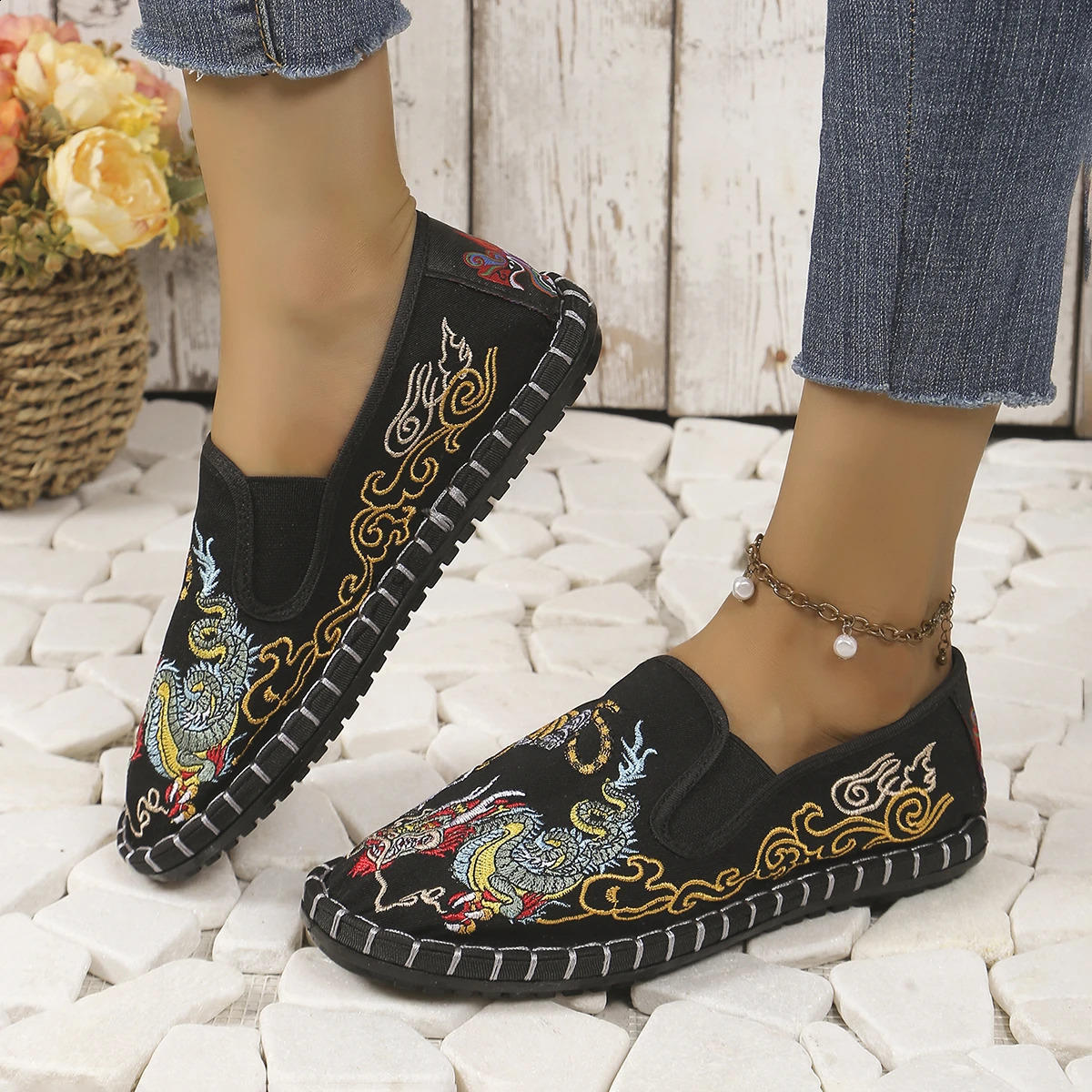 Cloth Shoes Old Beijing Embroidery Flower Social Men Moccasin Gommino Student Casual Shoes Fashion Ethnic Chinese Style 240802